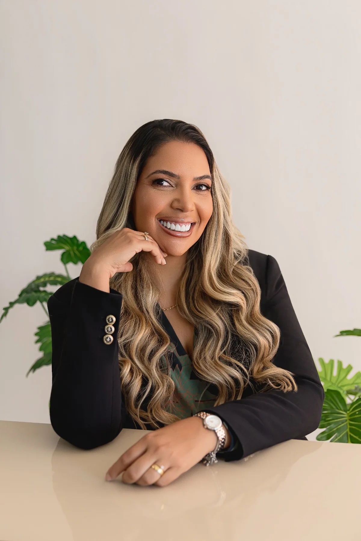 Dra. Joalla Rocha em retrato profissional